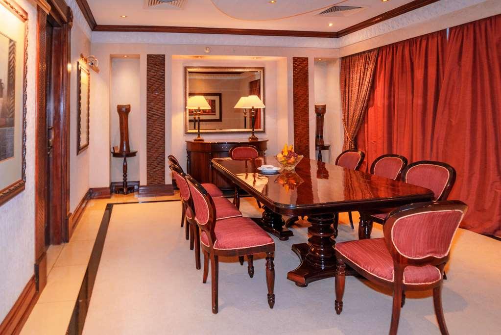 Serena 5* Kampala