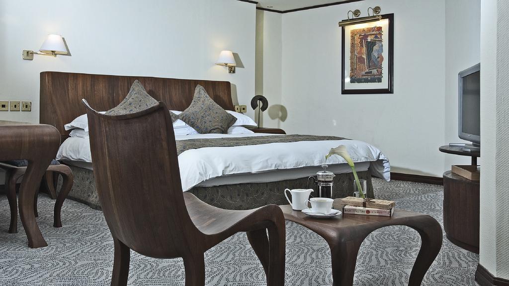 Serena 5* Kampala